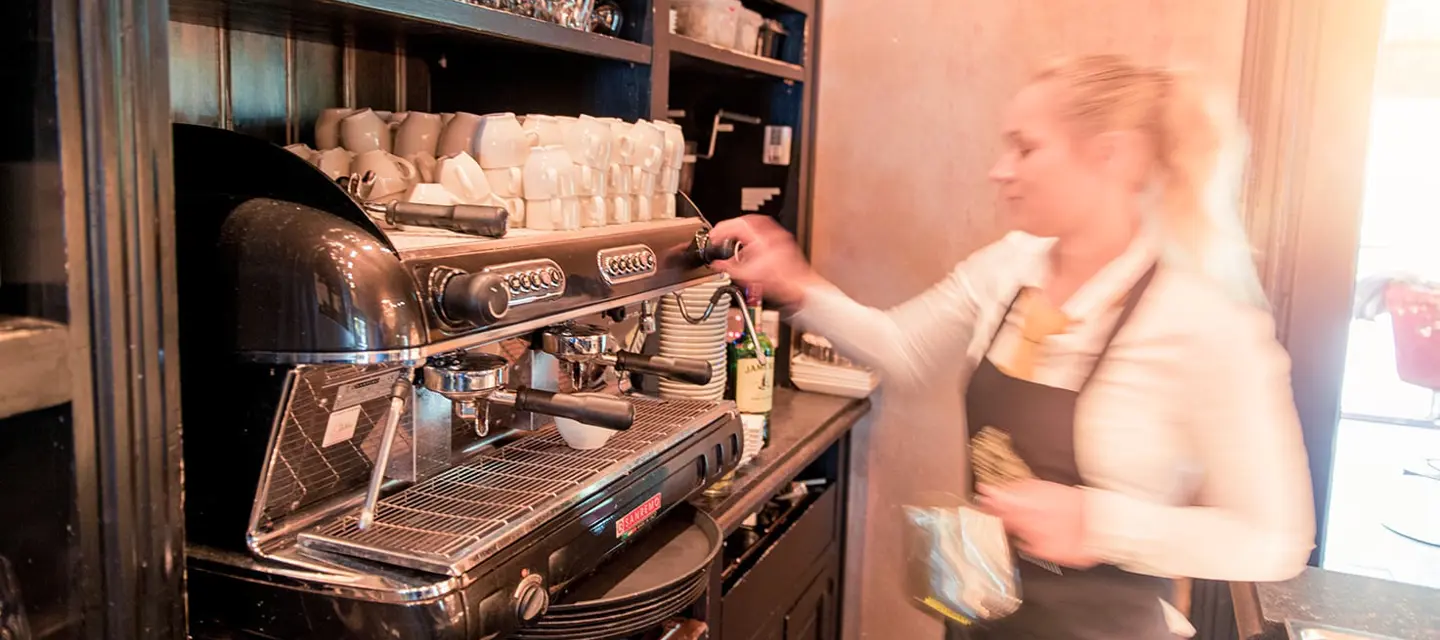 Horeca-en-recreatie-02-koffie-socials-poelmann-van-den-broek-advocaten.jpg